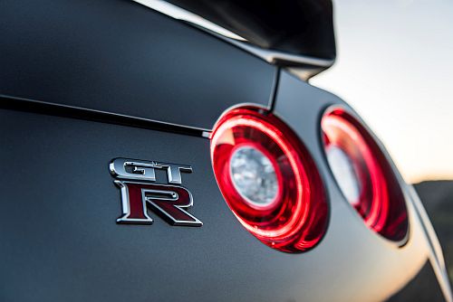 nissan-gt-r-logo